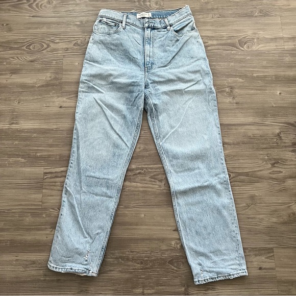 ABERCROMBIE & FITCH 90s Ultra High Rise Straight Jeans in Light Blue Wash - Picture 3 of 16